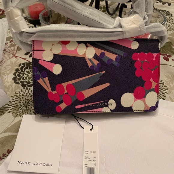 Marc Jacobs Handbags - Authentic Marc Jacobs convertible wallet/Crosby🌺